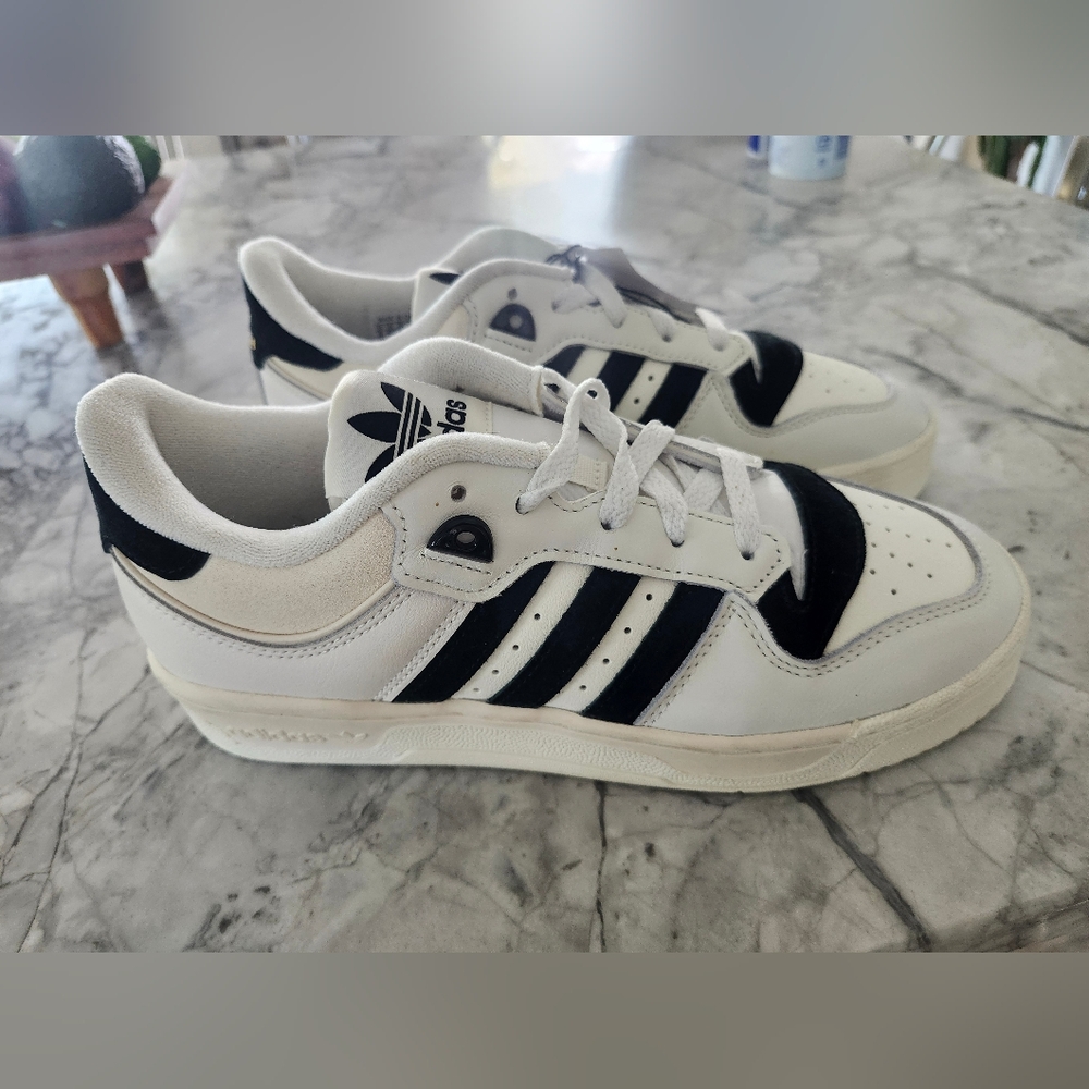 Adidas Classic Black and White Trainers Womens Size 8